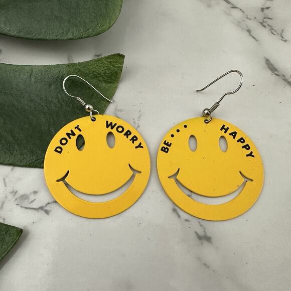 Vintage 90s Dont Worry Be Happy Smiley Face Earrings Yellow Metal Round - Picture 2 of 3